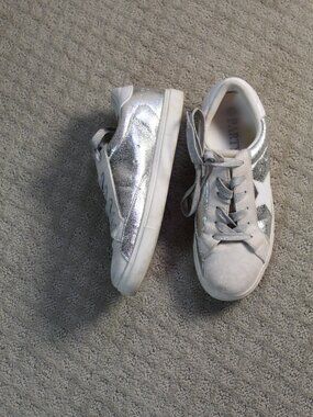 Party Size 8 Silver White Suede Low Top Lace Up Sneakers